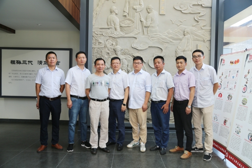 1564991751259749.jpg 0731+揚(yáng)州北辰電氣集團(tuán)有限公司黨總支開展迎“八一”專題活動.jpg